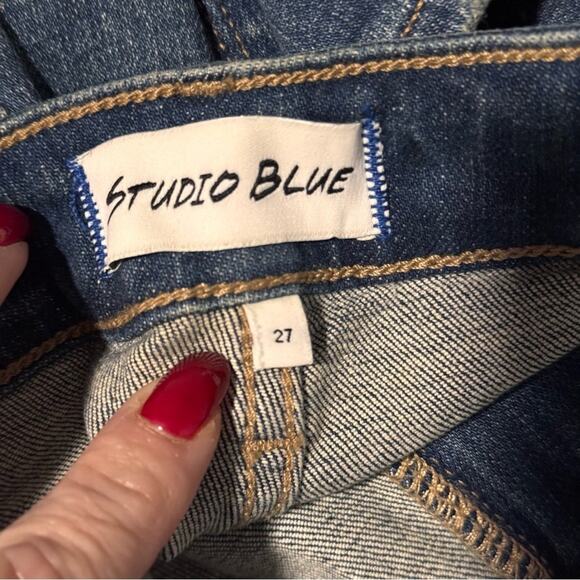 Studio Blue Straight Leg Jeans Classic Denim NWOT - Picture 2 of 3